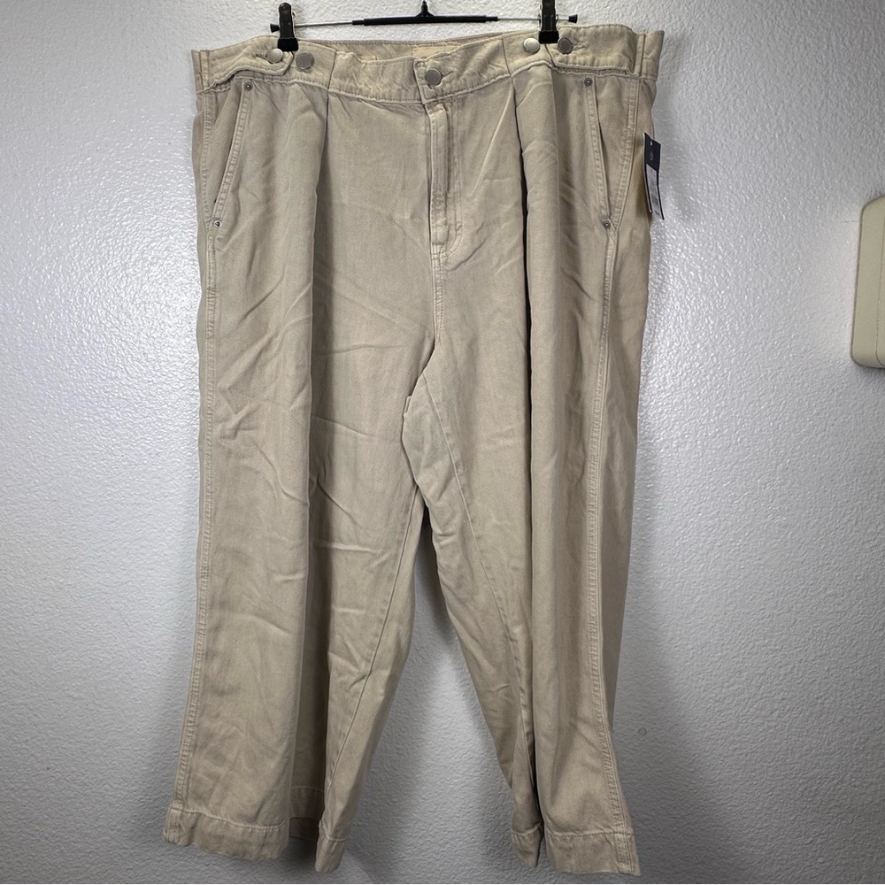 Universal Thread‎ Women's Light Tan Cropped Pants